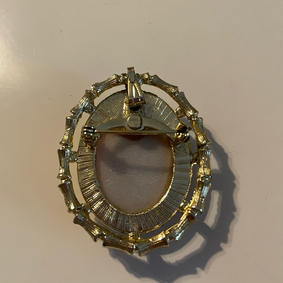 Brooch - Picture 2 of 2